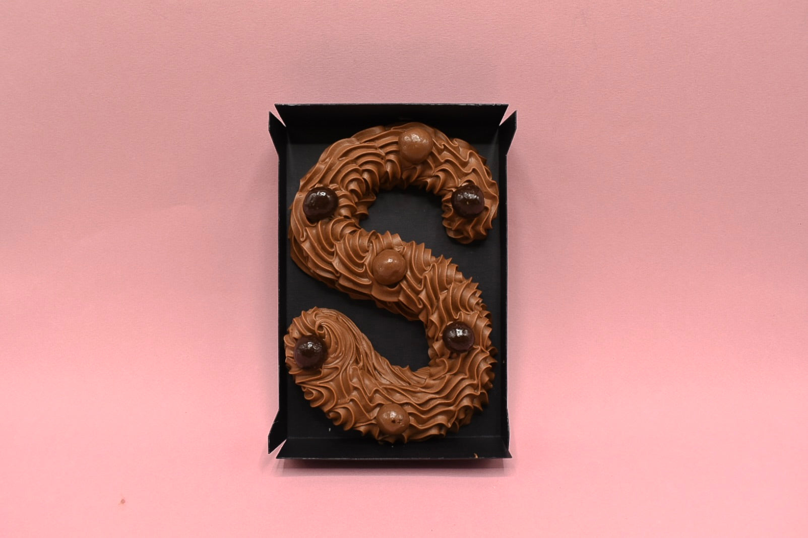 Sint letter MELK GROOT met noten