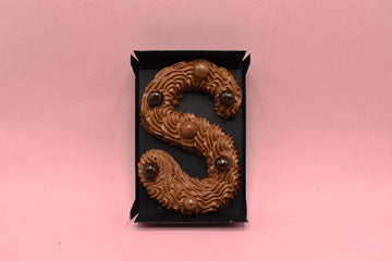 Sint letter MELK GROOT met noten